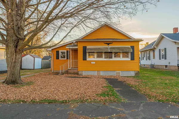 1121 BROADWAY ST, Lincoln, IL 62656