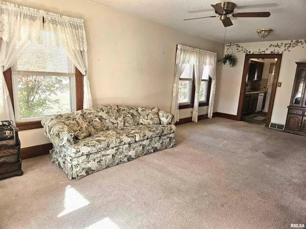 Galesburg, IL 61401,633 E 5TH ST