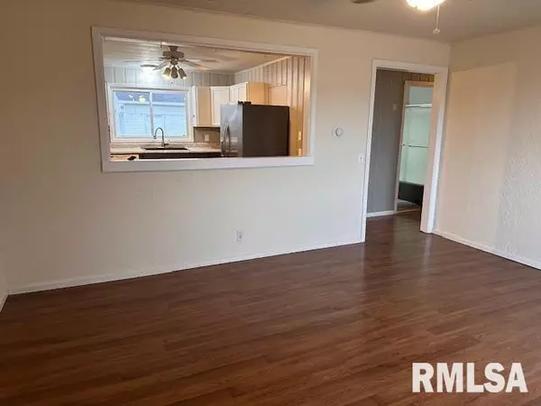 Jacksonville, IL 62650,1136 N DIAMOND ST