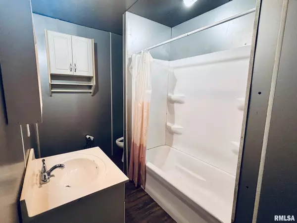 Athens, IL 62613,207 S Primm ST