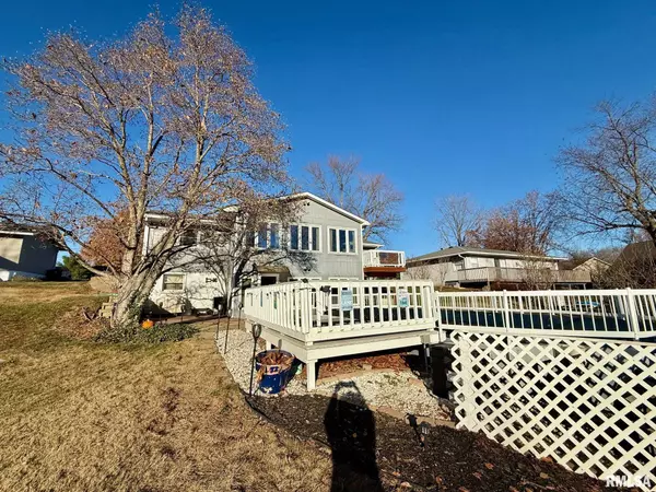 230 NORTH SHORE DR, Petersburg, IL 62675