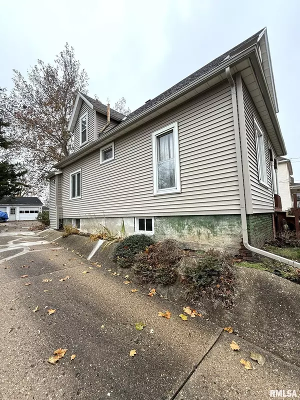 Galesburg, IL 61401,796 Peck ST