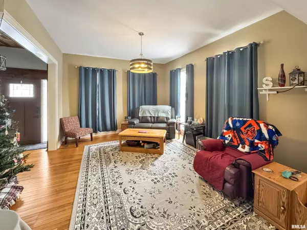 Mt Sterling, IL 62353,307 NW CROSS ST