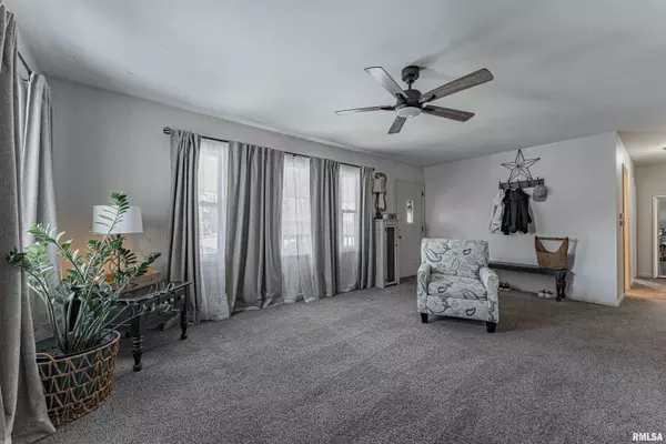 Lincoln, IL 62656,11 TULIP DR