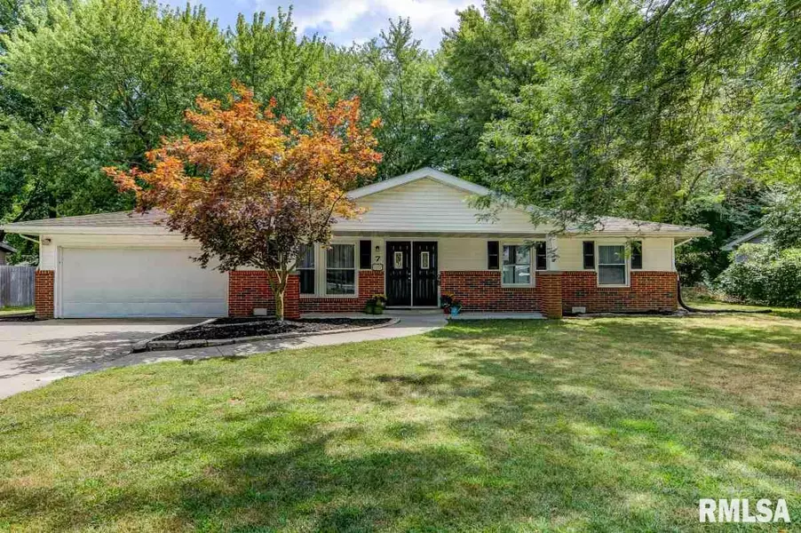 7 EDGEWOOD DR, Auburn, IL 62615