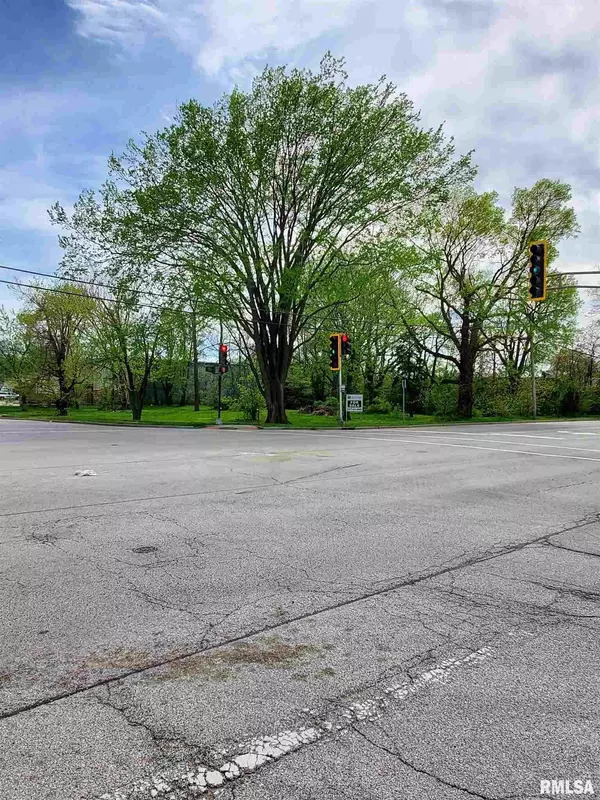 Springfield, IL 62703,2430 South Grand AVE