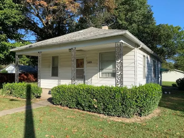 209 W ELM ST, Thayer, IL 62689