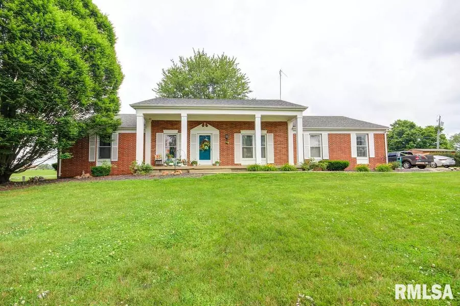 18554 Emmerson Airline RD, Girard, IL 62640-0000