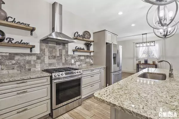 Springfield, IL 62711,504 Poinsettia RD