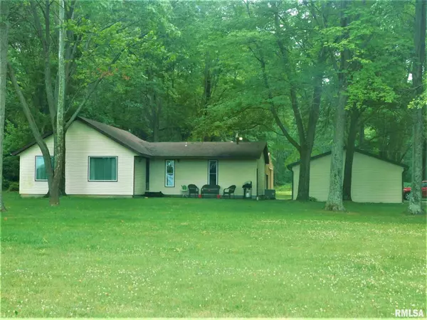 4878 CJ Heck RD, Salem, IL 62881