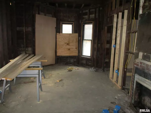 Benton, IL 62812-0000,105 MILL ST