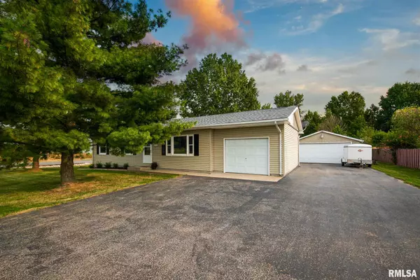 1903 E Boyton ST, Marion, IL 62959