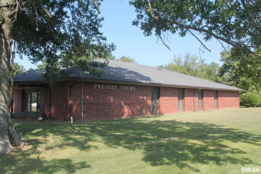16 Presley DR, Makanda, IL 62958