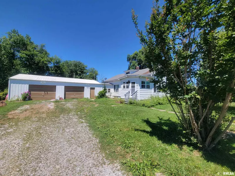 483 N 5TH ST, Bonnie, IL 62816