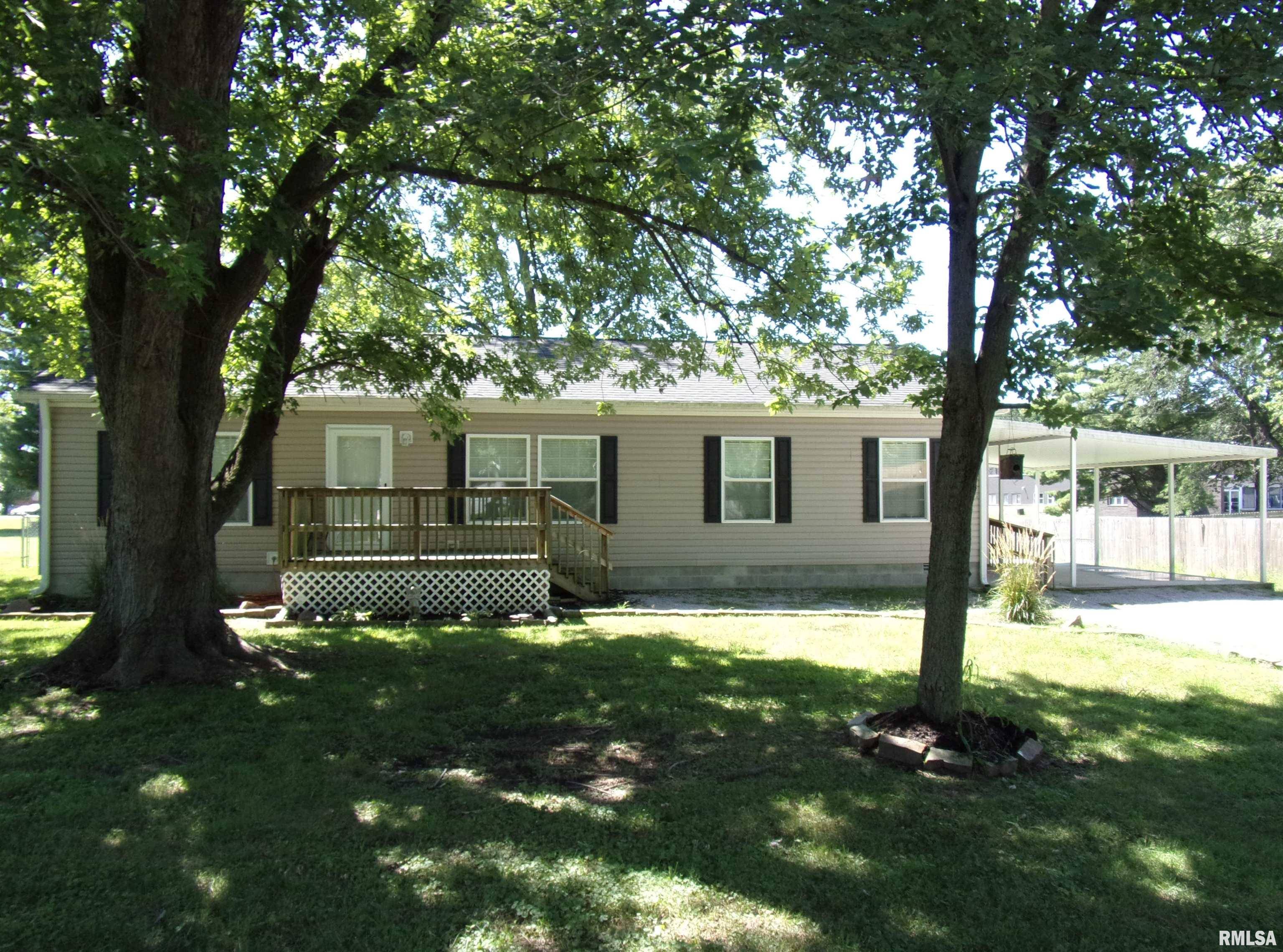 2 Lakedale DR,  Salem,  IL 62881