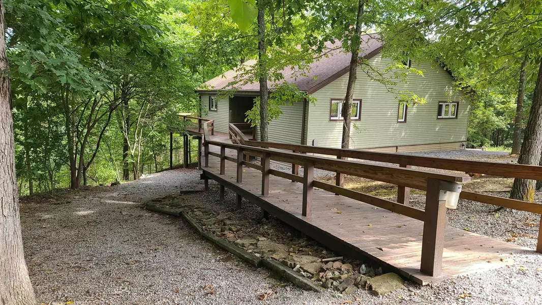 98 Bynum RD, Ozark, IL 62972