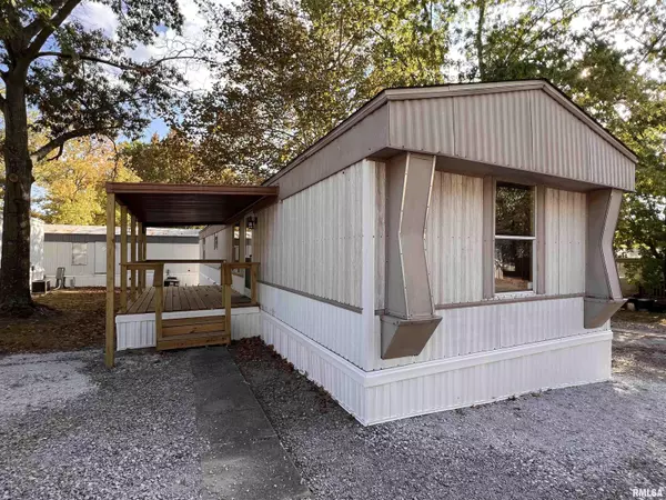 56 OAK VALLEY DR, Carbondale, IL 62901