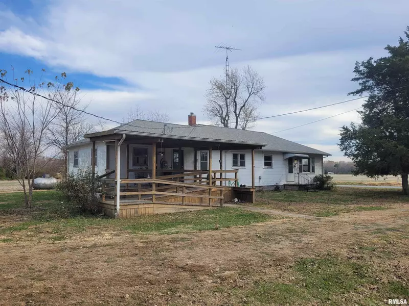 8810 E Cranberry RD, Bonnie, IL 62816