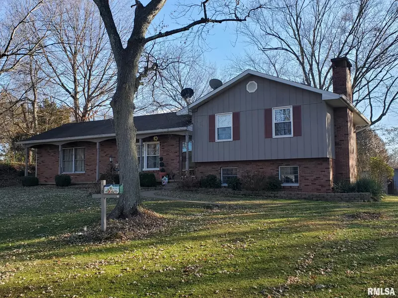 710 W ST LOUIS ST, Pinckneyville, IL 62274