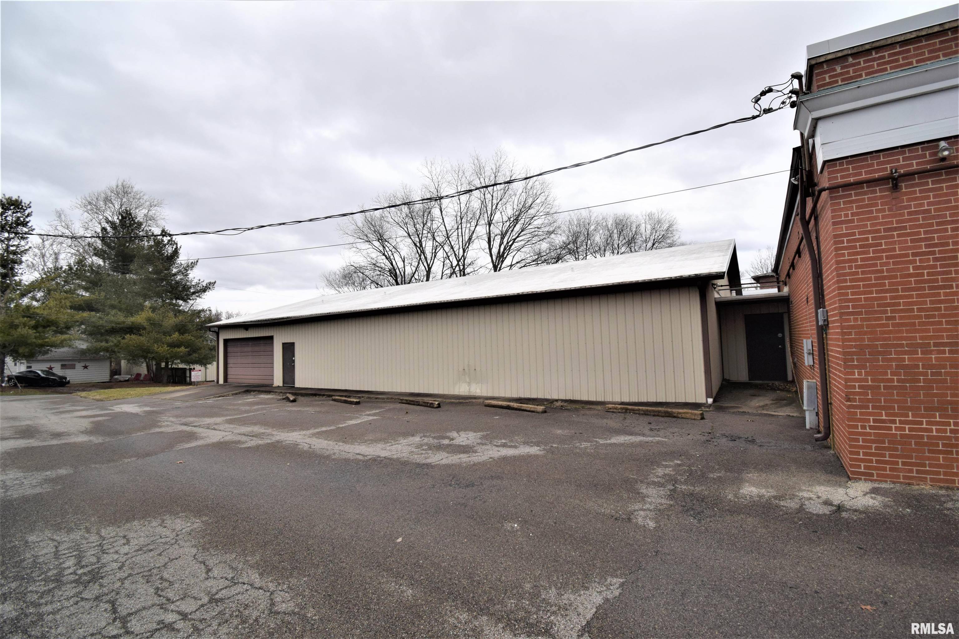 Mt Vernon, IL 62864,716 MAIN ST
