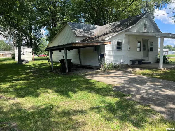 610 E MATTHEW ST, Sesser, IL 62884