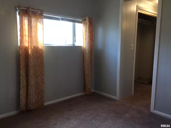 Bonnie, IL 62816,400 W Saddle Club RD