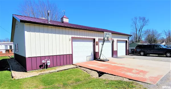 Cisne, IL 62823,403 McCracken ST