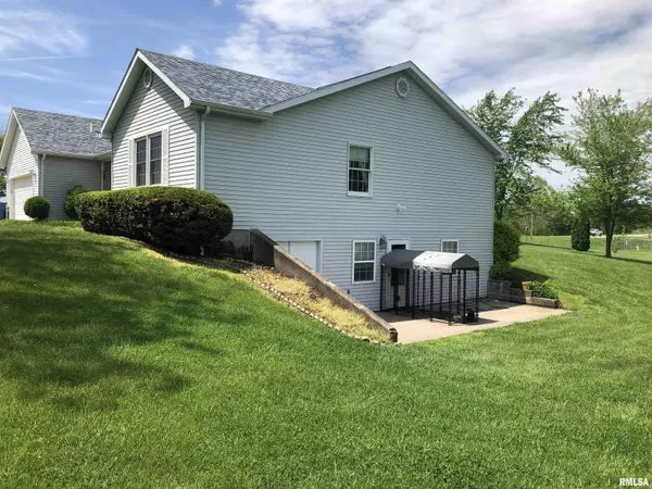 Belle Rive, IL 62810,102 S CHANEY DR