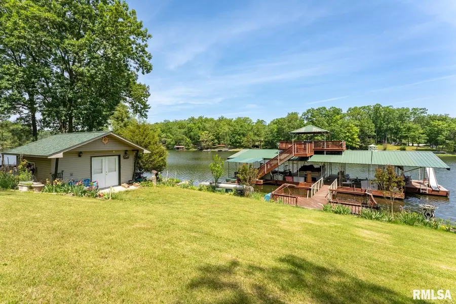 2405 S LAKESHORE DR, Goreville, IL 62939