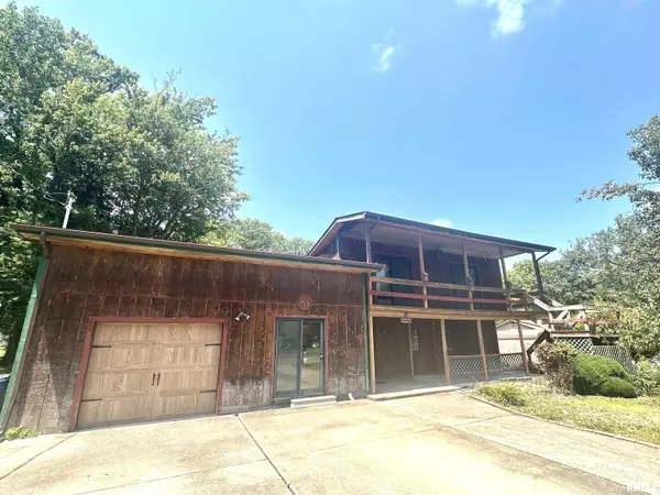 8 Phyllis DR, Centralia, IL 62801