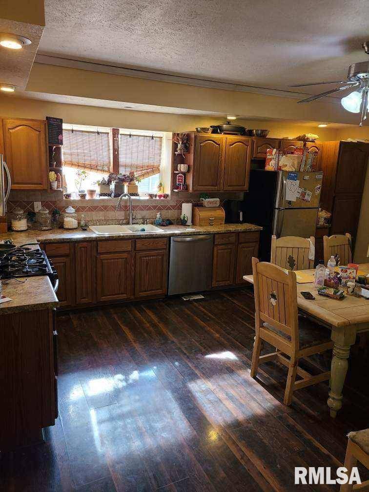 Centralia, IL 62801,522 COLLEGE AVE