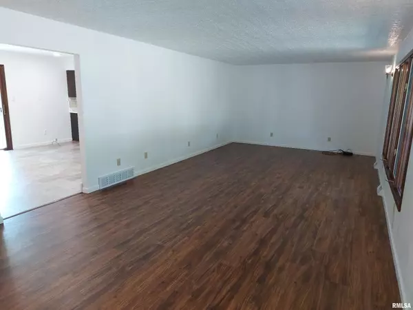 Belle Rive, IL 62810,210 N DOGWOOD ST