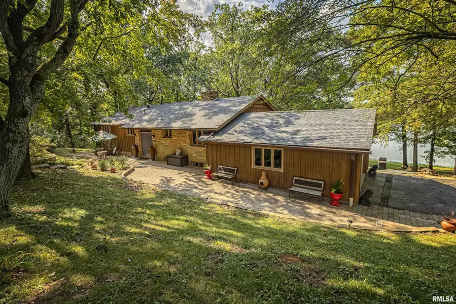 325 LAKE DR, Murphysboro, IL 62966