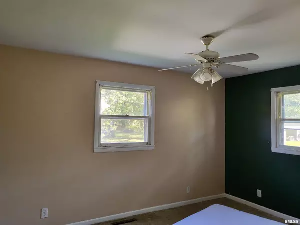 Bonnie, IL 62816,170 S Crosno ST