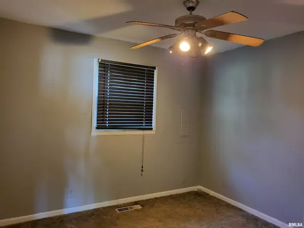 Bonnie, IL 62816,170 S Crosno ST