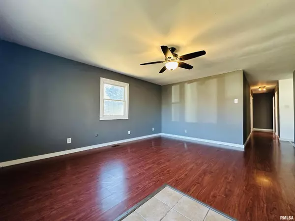 Harrisburg, IL 62946,825 W COLLEGE ST