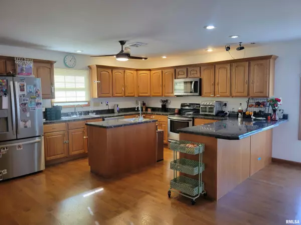 Carbondale, IL 62902,1437 DOGWOOD RD