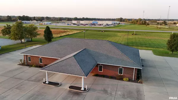 500 W 12TH ST, Flora, IL 62839