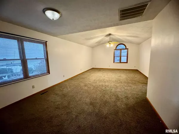Marion, IL 62959,802 E MARSHALL ST