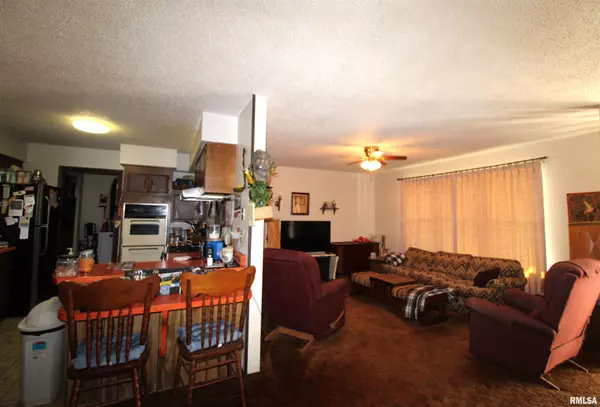 Salem, IL 62881,5104 Basom RD