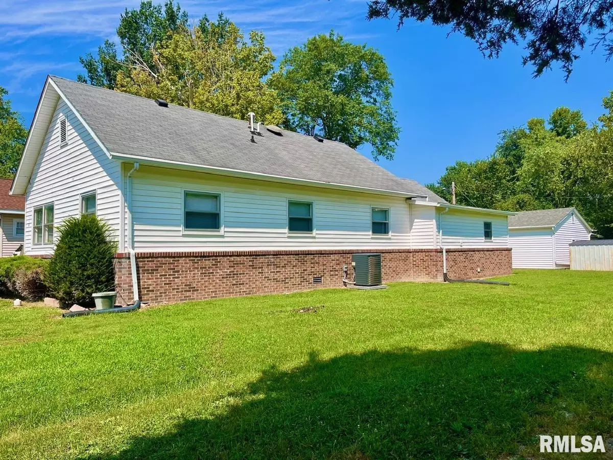 Benton, IL 62812,611 E SMITH ST