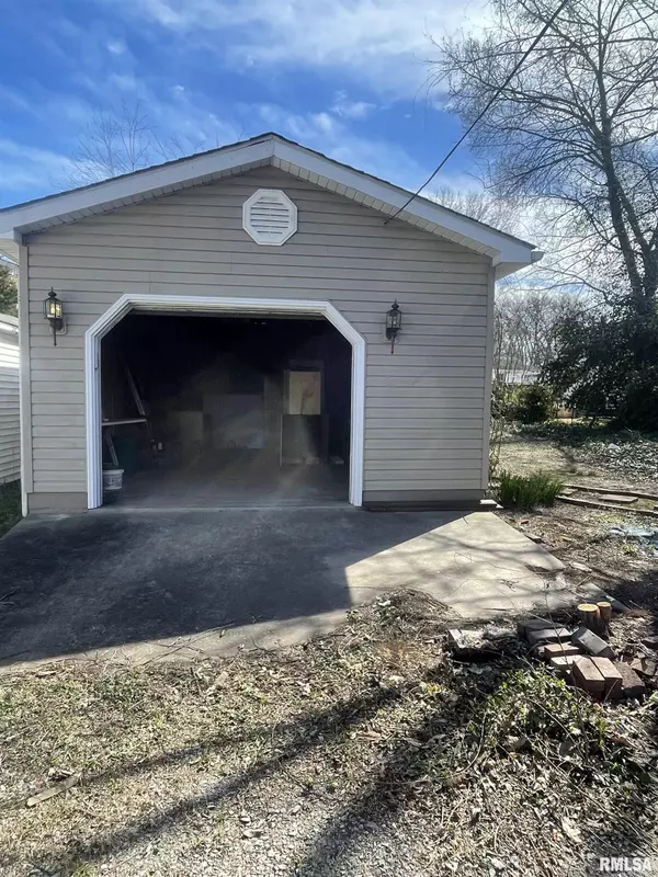 Harrisburg, IL 62946-2504,618 S Land ST