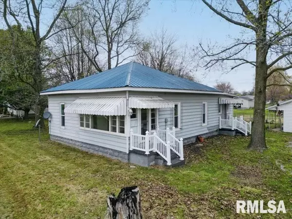 300 W PENNSYLVANIA AVE, Pittsburg, IL 62974-1200