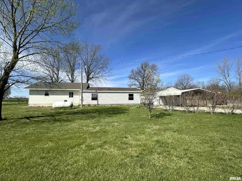 11257 N 640th ST, Altamont, IL 62411