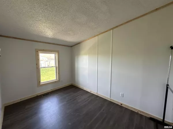 Altamont, IL 62411,11257 N 640th ST