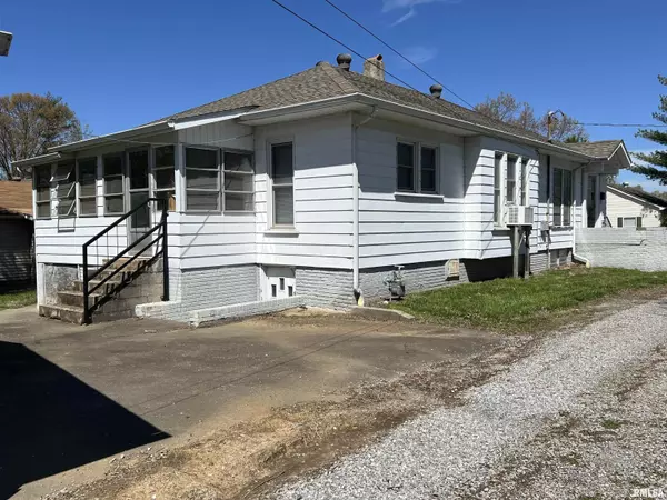 Harrisburg, IL 62946,521 W COLLEGE ST