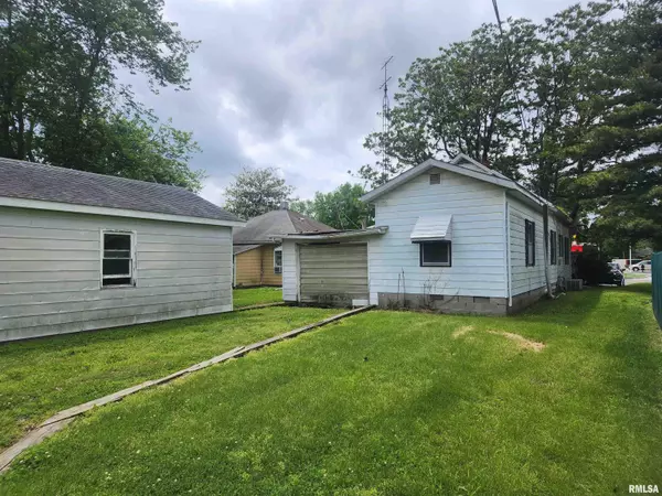 Duquoin, IL 62832,522 S WASHINGTON ST