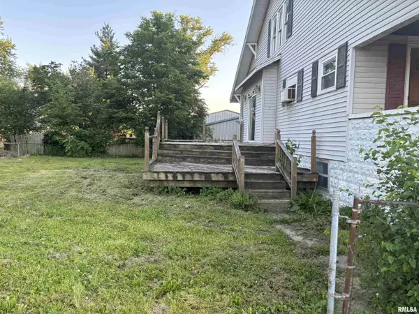Centralia, IL 62801,221 E 7TH ST