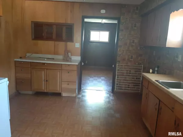 Christopher, IL 62822,312 W Ernestine AVE