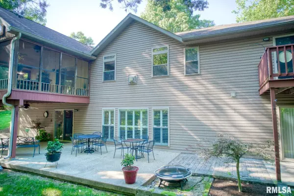 Murphysboro, IL 62966,402 Majestic Oak DR